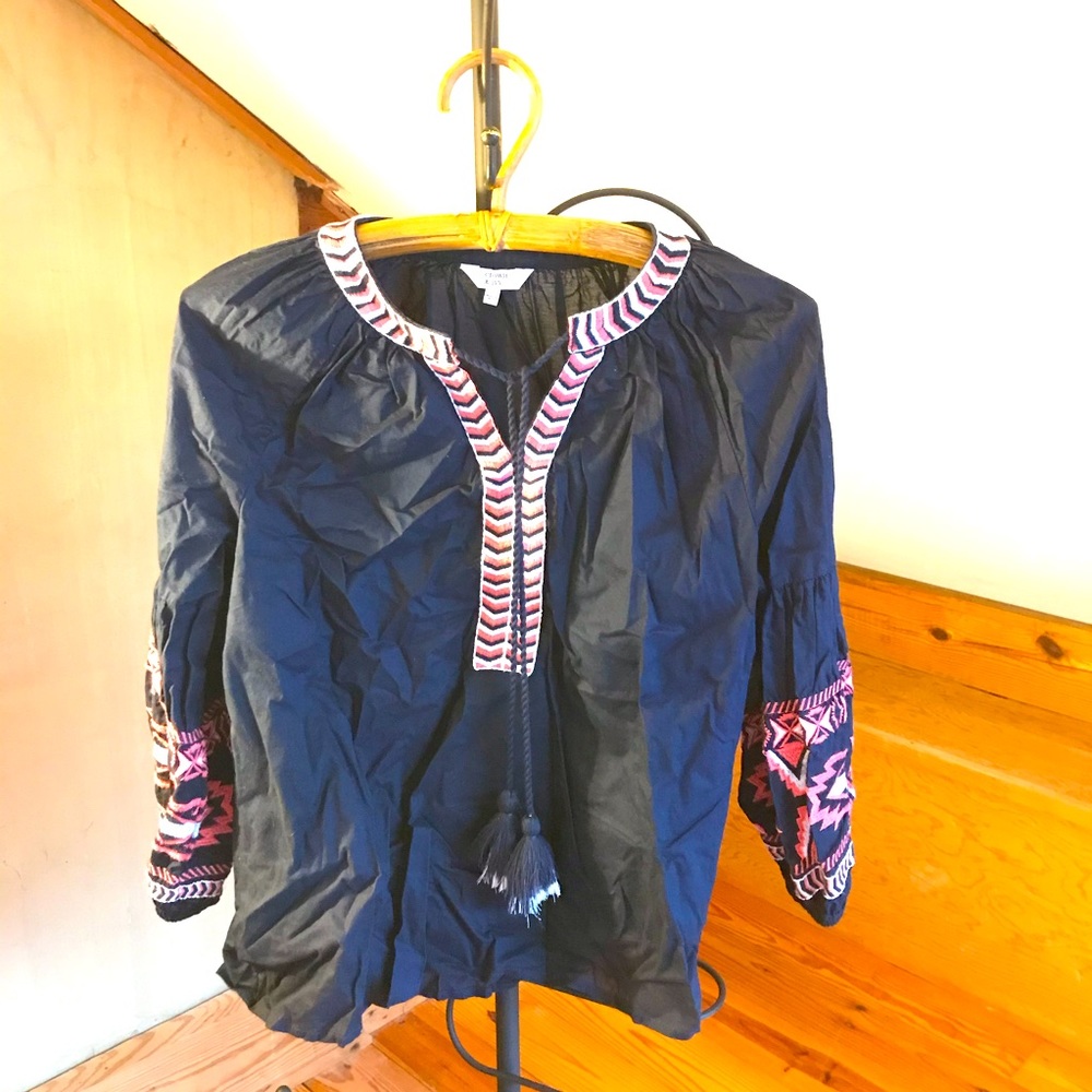 Crown & Ivy Navy Pink Embroidered Tassel Top EUC S